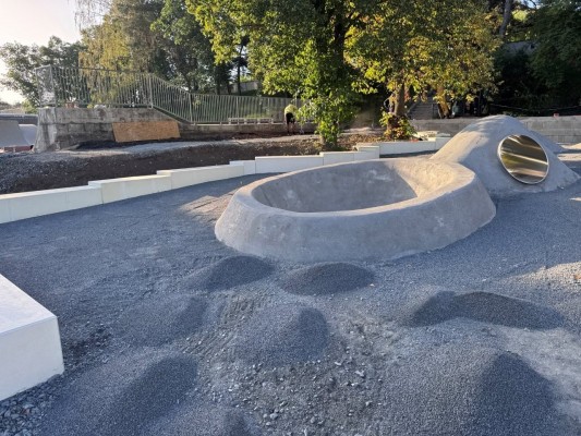 Nové dětské hřiště roste před očima