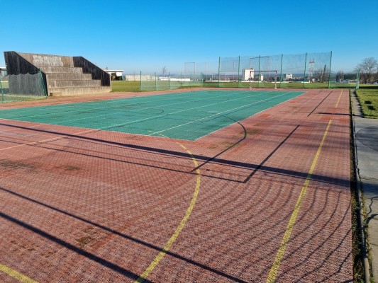 Výměna povrchu na víceučelovém hřišti v areálu ZŠ