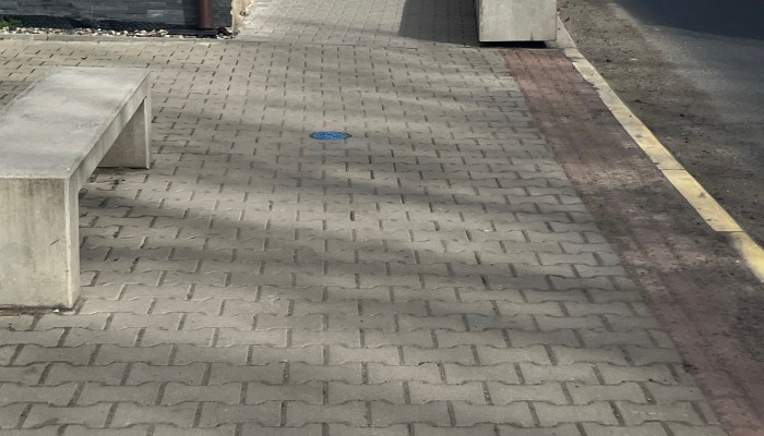 Oprava povrchu chodníku v ulici Mělnická