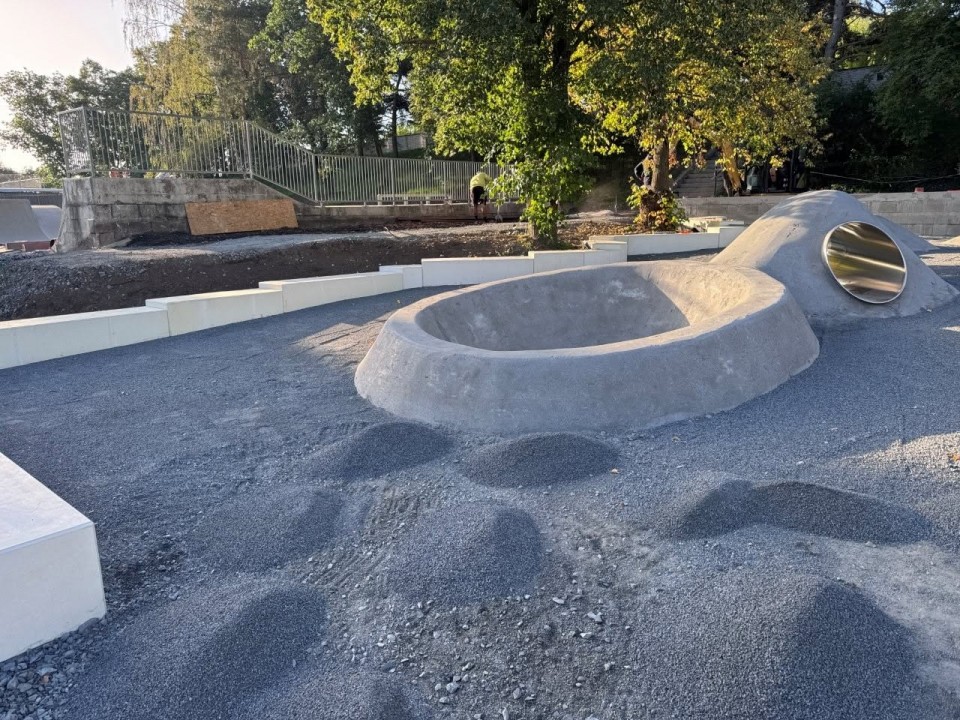 Nové dětské hřiště roste před očima