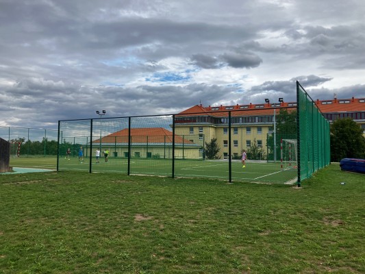 Víceúčelové hřiště v areálu ZŠ