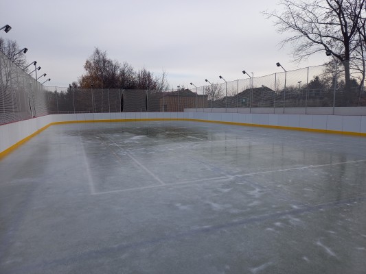 Nové multifunkční hřiště a kluziště v Areálu zdraví